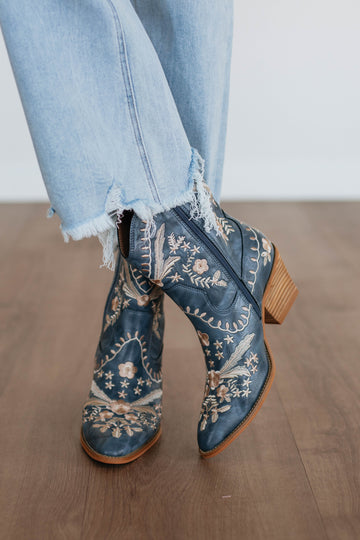 Dancin' In The Country Boots