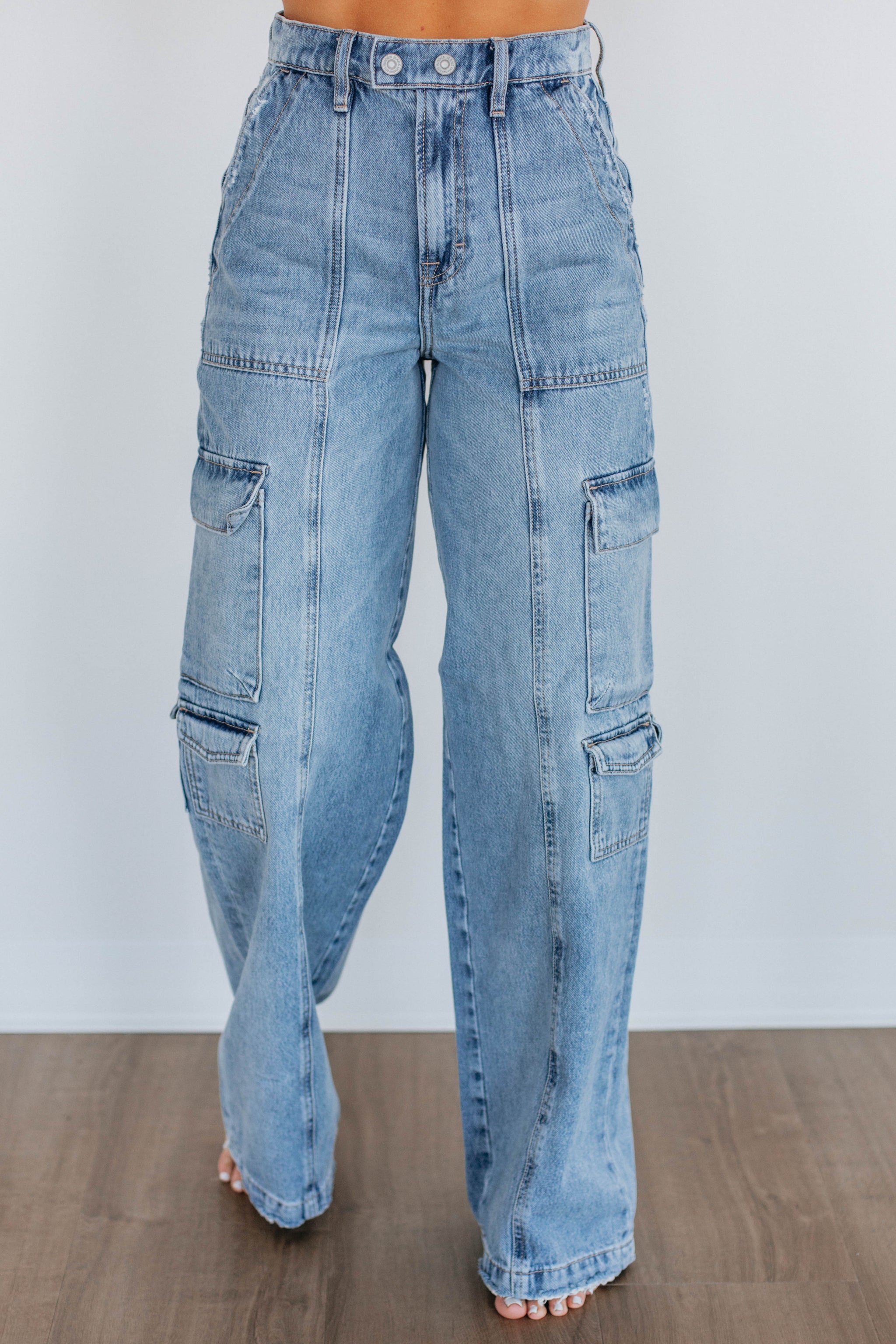 Nori Hidden Cargo Jeans - Medium Wash