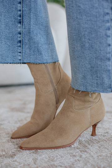 #color_taupe