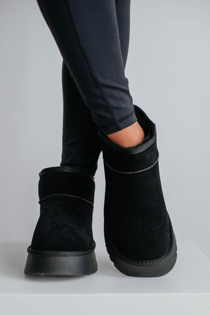 Chill Out Platform Boots - Black