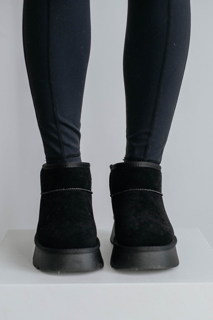 Chill Out Platform Boots - Black