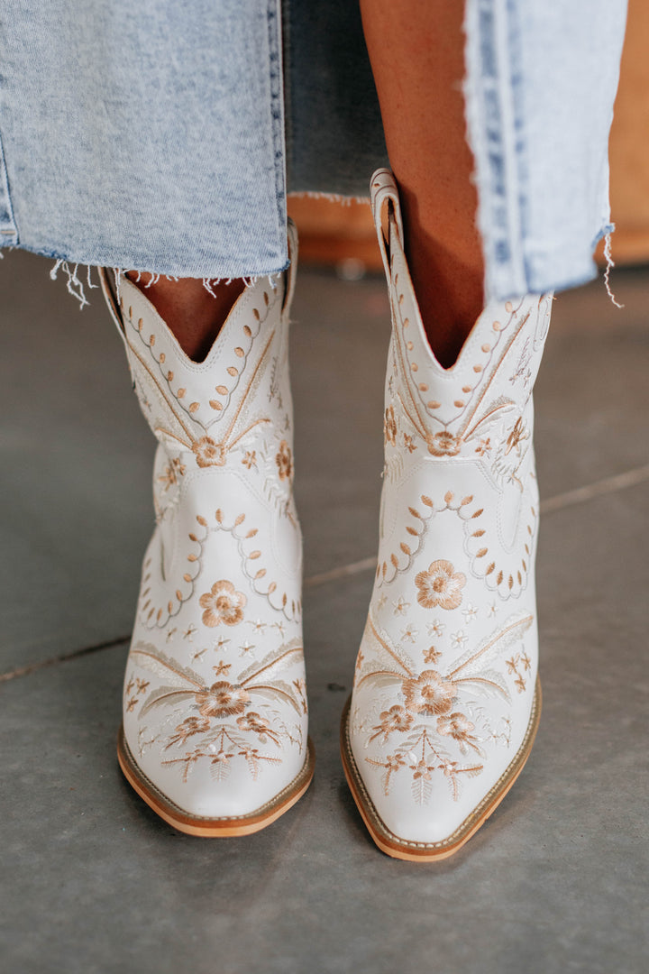 Coastal Cowgirl Boots - Ivory