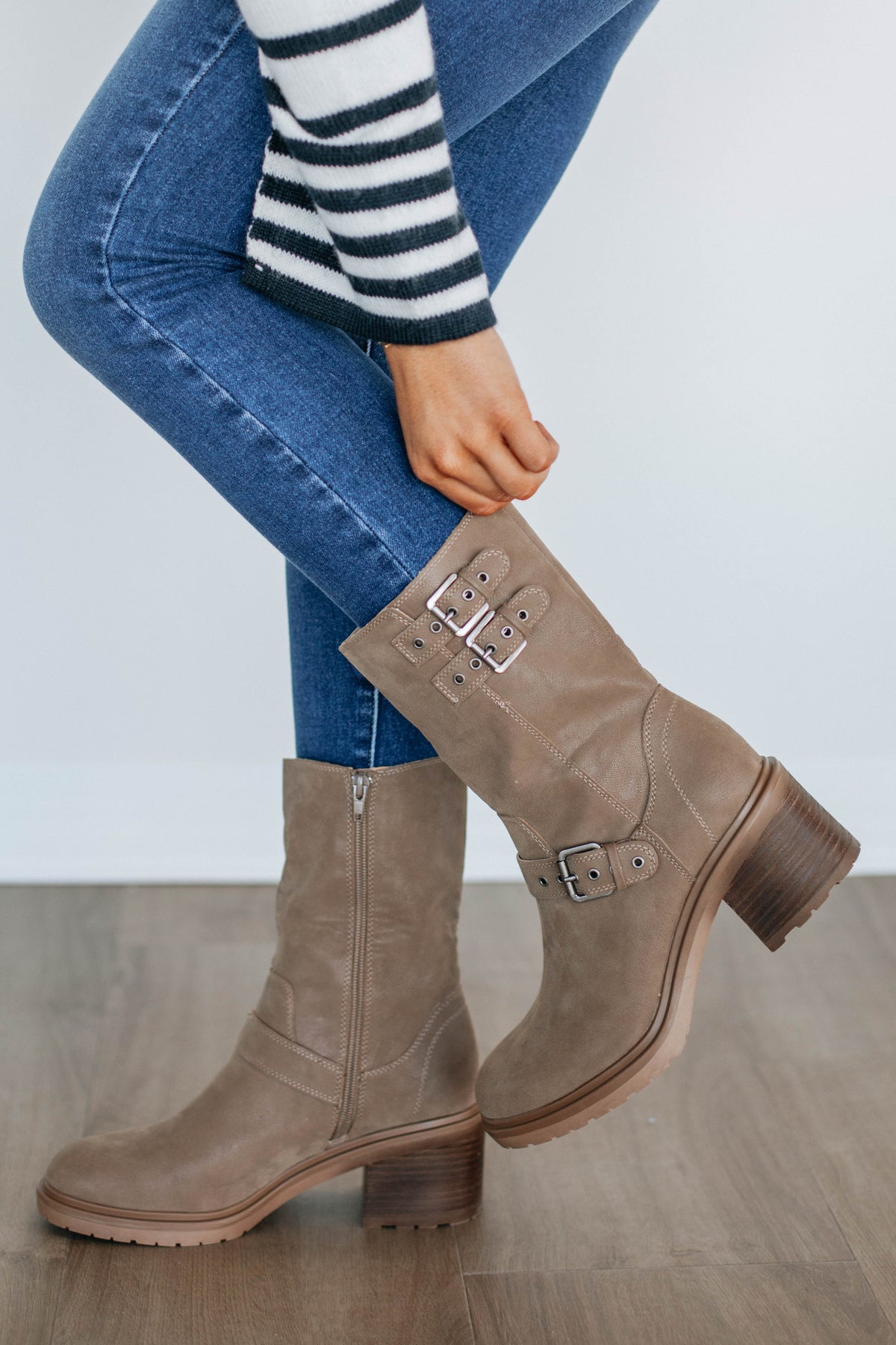 Cool On Command Boots Dark