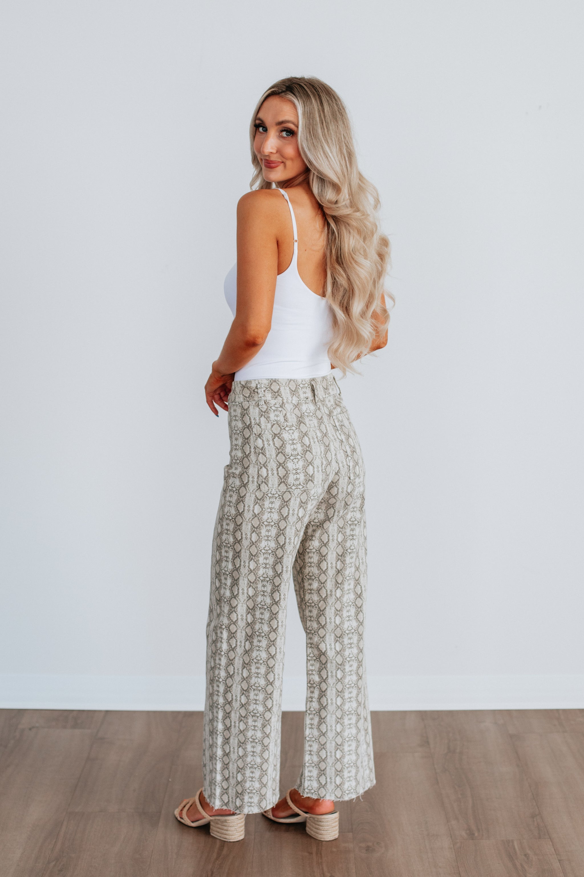 Scale Back Wide Leg Pants