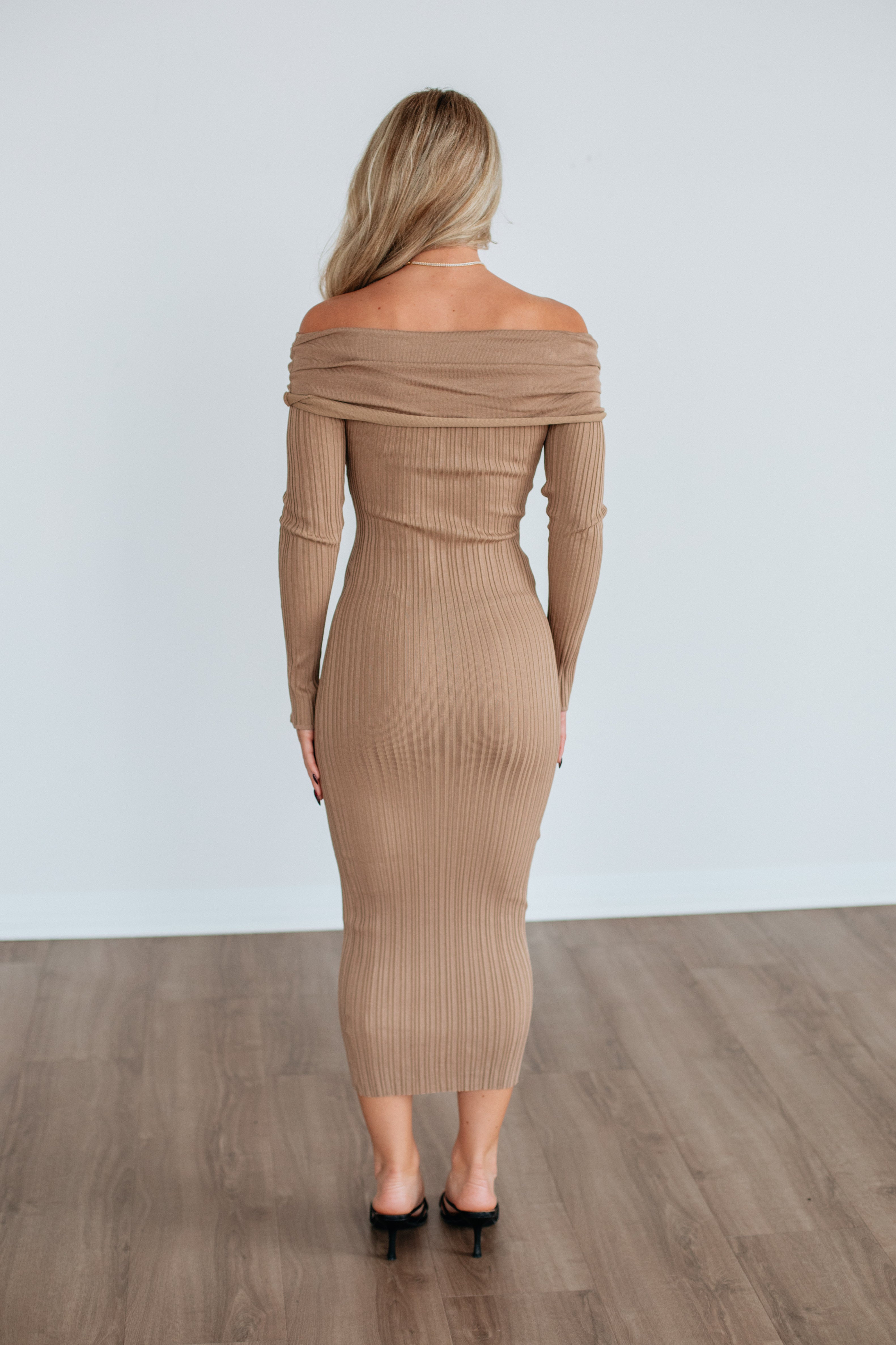 Eyes On Me Maxi Dress - Warm Taupe Eyes On Me Maxi Dress - Warm Taupe