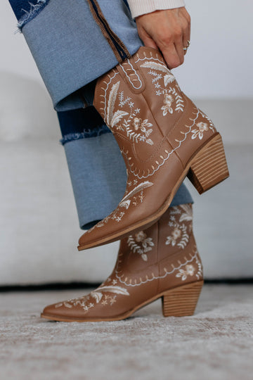 Coastal Cowgirl Boots - Camel