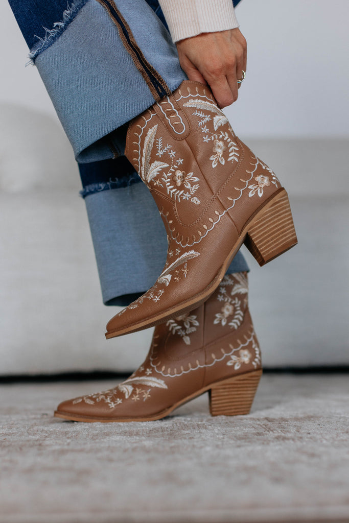 Coastal Cowgirl Boots - Camel