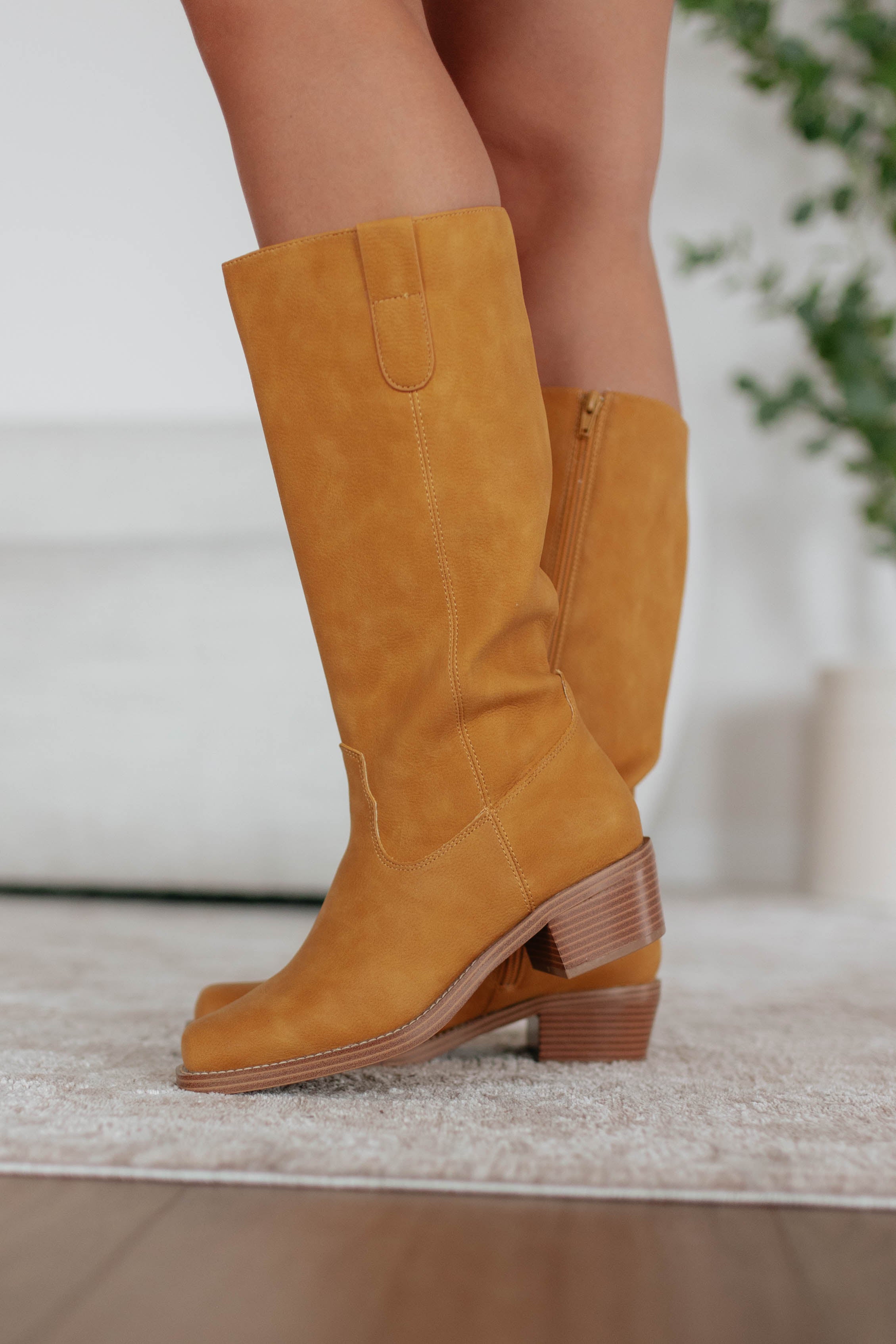 Buzzing About It Boots – Wild Oak Boutique