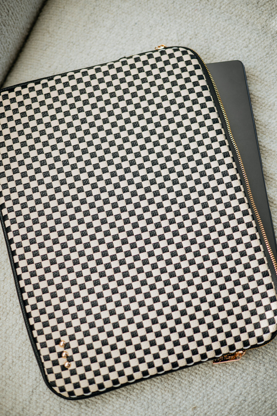 #color_checkered-black