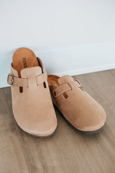 Pay Close Attention Clogs