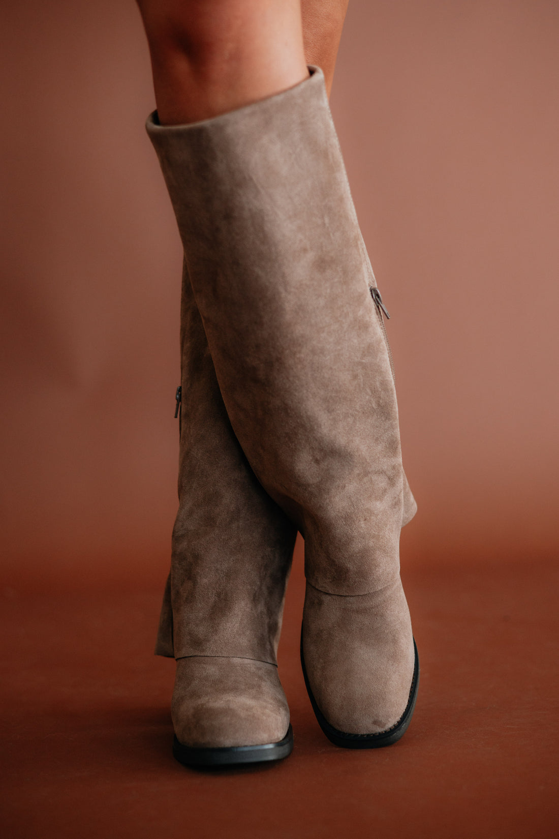 #color_taupe