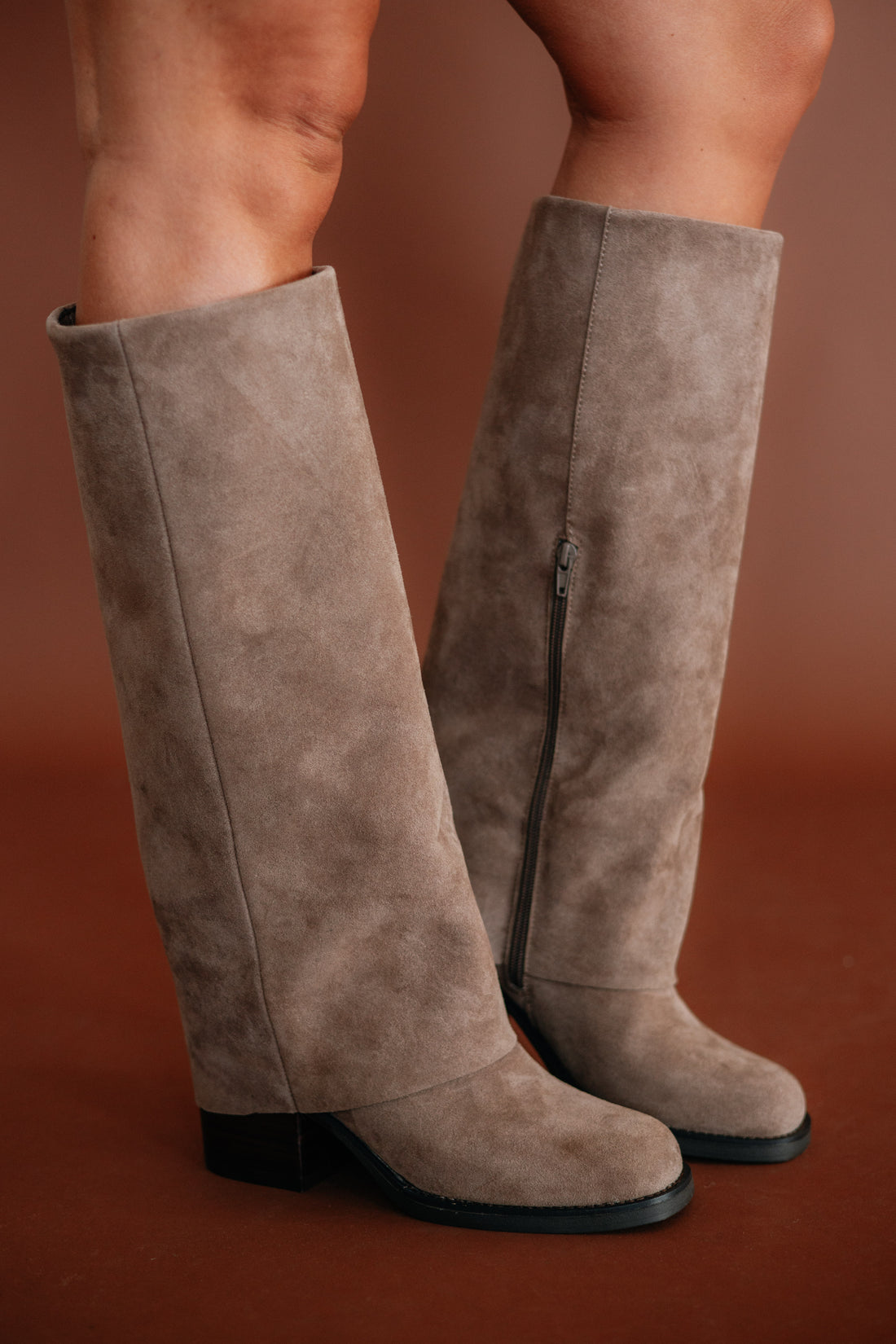 #color_taupe