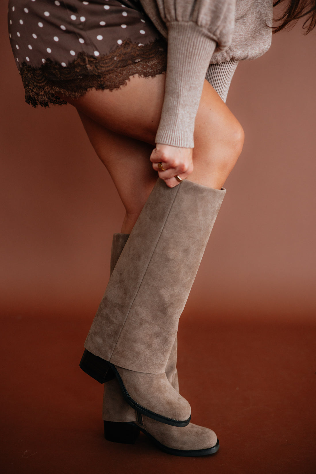 #color_taupe