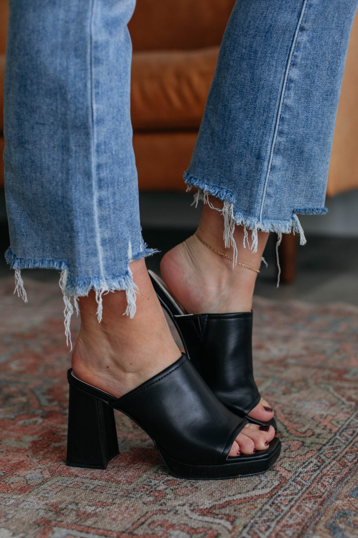 Stepping Out Heels - Black