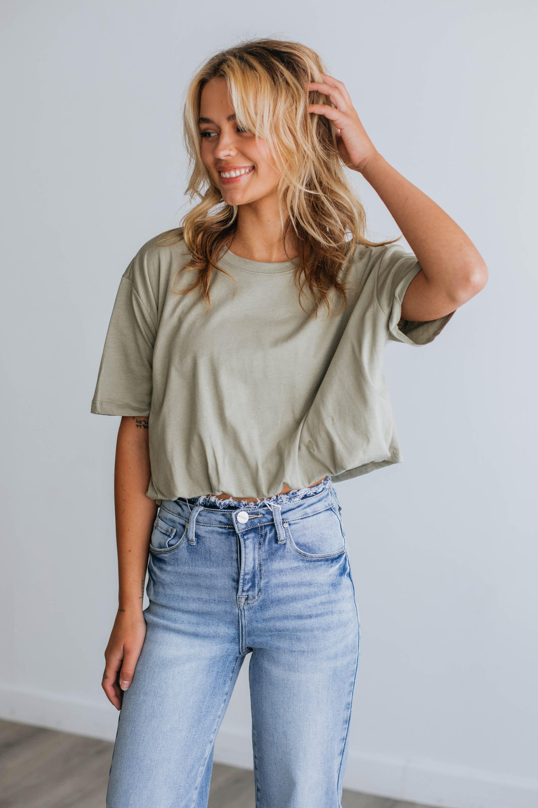 Suzan Cropped Tee - Light Olive