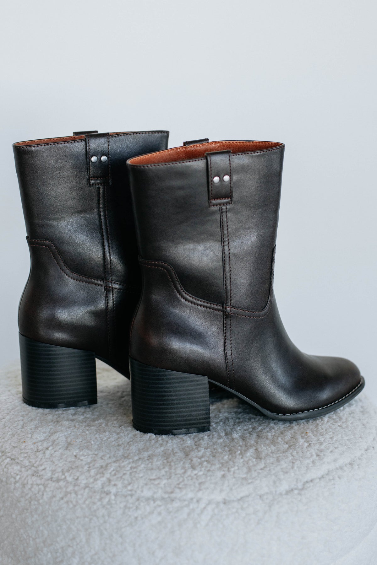 Walking Fine Line Boots Coffee
